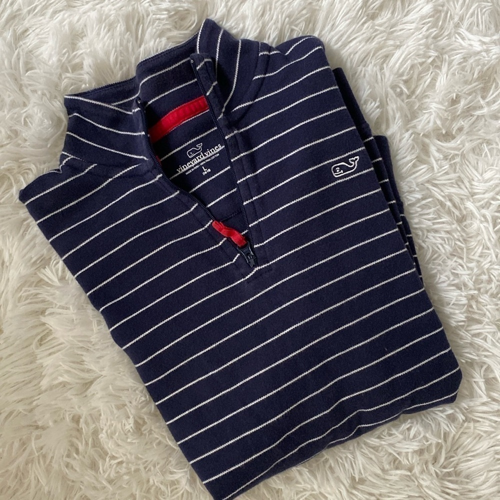 Vineyard Vines navy with white pin stripes sweatshirt pullover